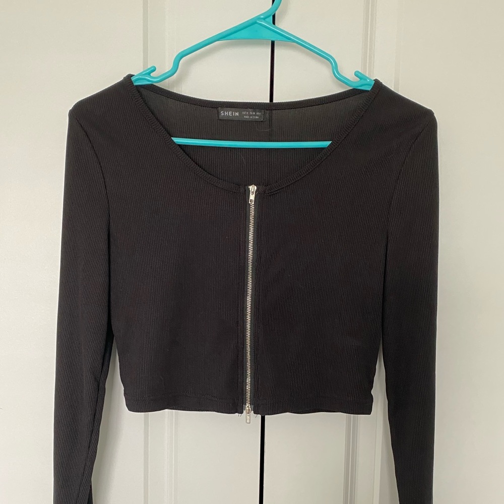 Long sleeve zipper crop top